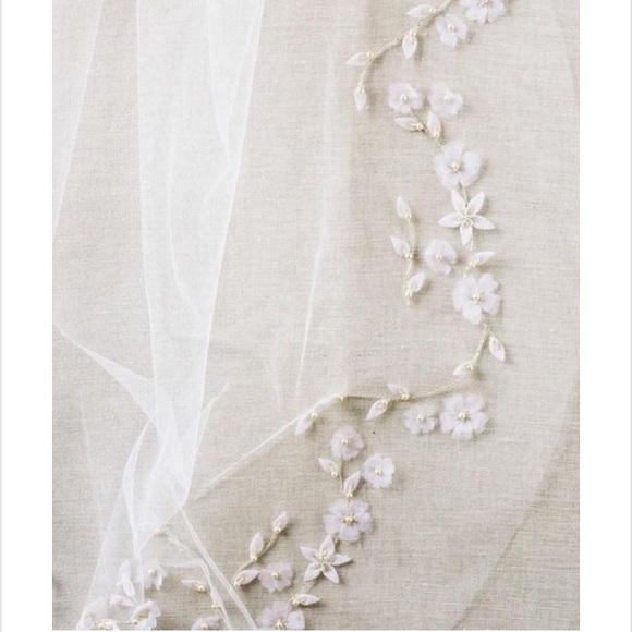 Sara Gabriel Wedding Veil $749 - Picture 4 of 8